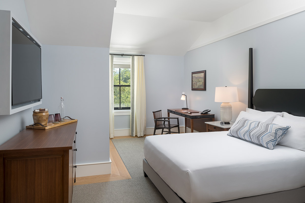 Queen Guest Room Detail