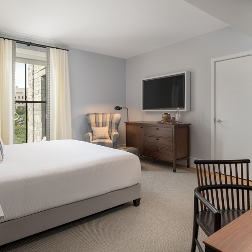 King Junior Suite Guest Room - ADA