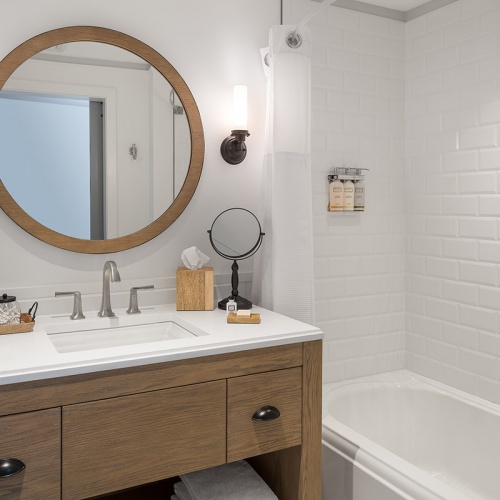 Guest Room Bathroom with Tub
